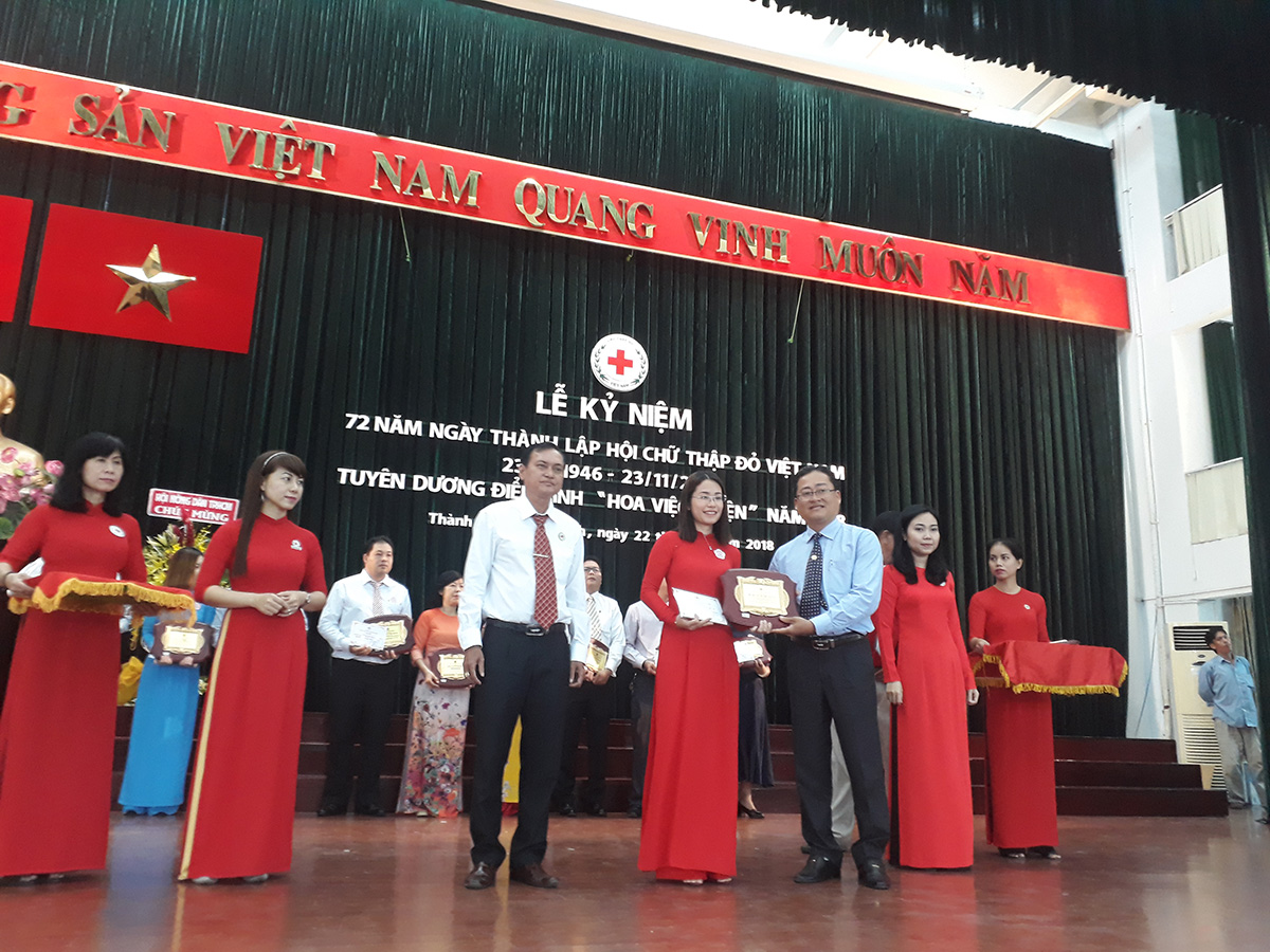 Hội chữ thập đỏ Việt Nam vinh danh Adam Khoo Education - Quỹ Năng Đoạn Kim Cương